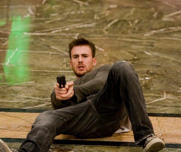 Een groep jongeren met paranormale krachten is op de vlucht voor de regering in Push