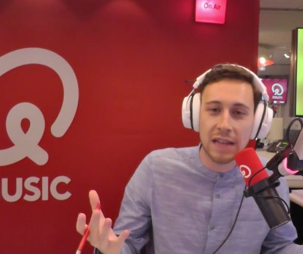 Videosnack: Songfestivalcommentaar zoals Cornald Maas het graag zou zien  