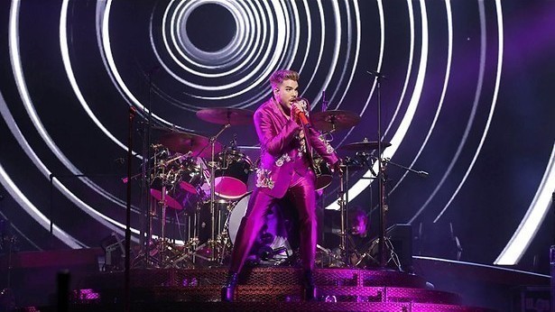 Adam doet Freddie eer aan