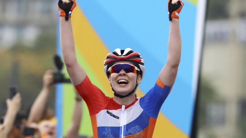 De TV van gisteren: Goud Van der Breggen trekt miljoenenpubliek