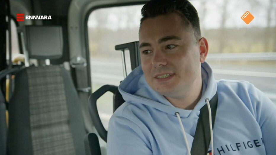Roy in het programma Over Mijn Lijk. Roy in het programma Over Mijn Lijk.