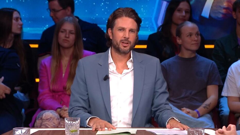 Renze Klamer tijdens zijn laatste uitzending van Renze op Zondag. Renze Klamer tijdens zijn laatste uitzending van Renze op Zondag.