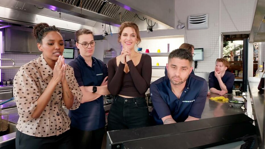 Sosha Duysker, Marleen Brouwer, Anna Gimbrère, Dennis Huwaë in Restaurant van de Toekomst
