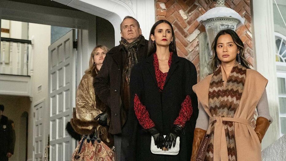 Nina Dobrev en collega's in Reunion