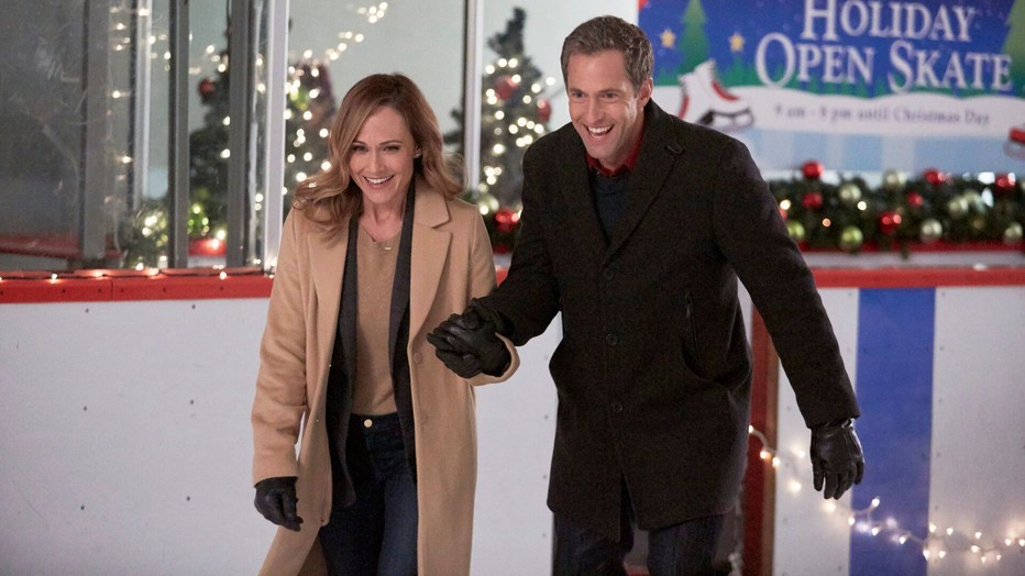 Nikki DeLoach en Mike Faiola in Reunited at Christmas