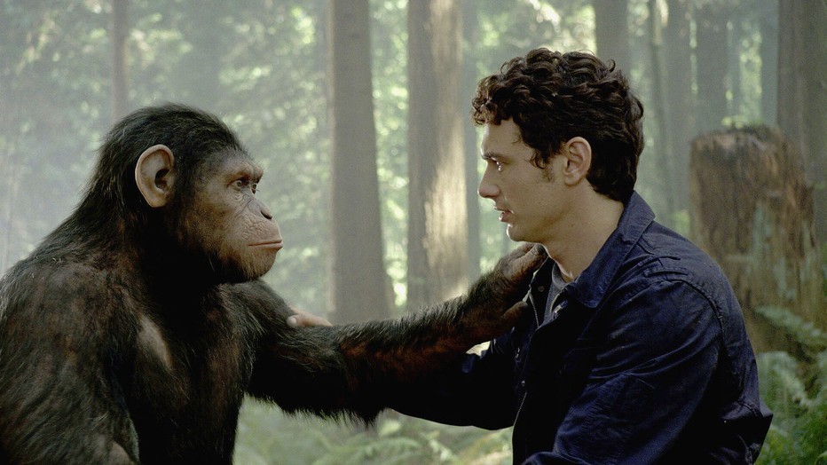 De hyperintelligente apen van James Franco in Rise of the Planet of the Apes De hyperintelligente apen van James Franco in Rise of the Planet of the Apes