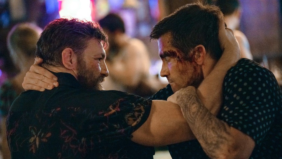 Conor McGregor en Jake Gyllenhaal in Road House