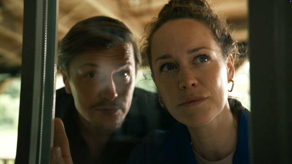 Robbert Bleij en Anouk Maas in Woeste Grond