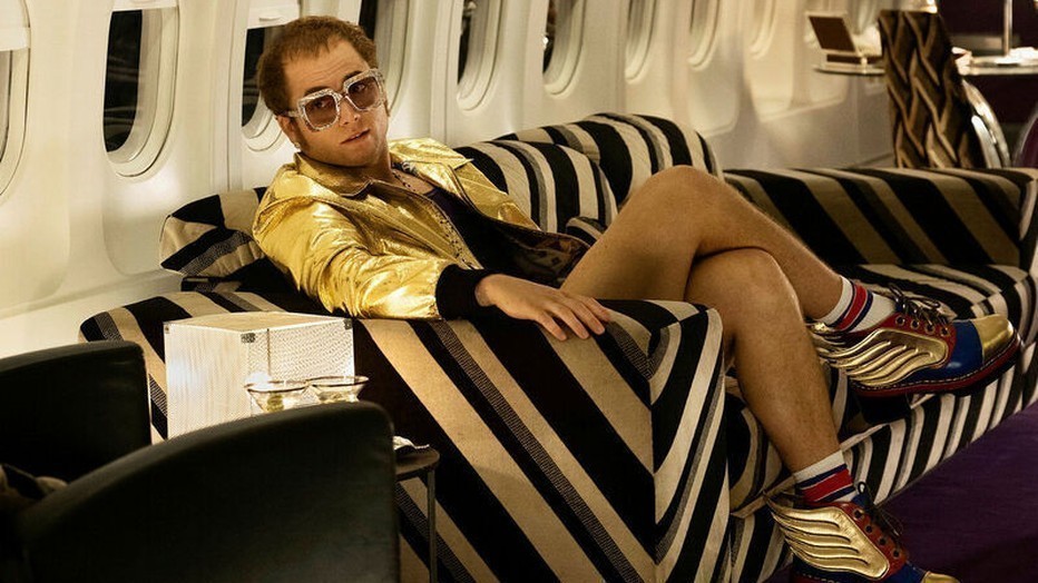 Taron Egerton doet Elton John na Taron Egerton doet Elton John na