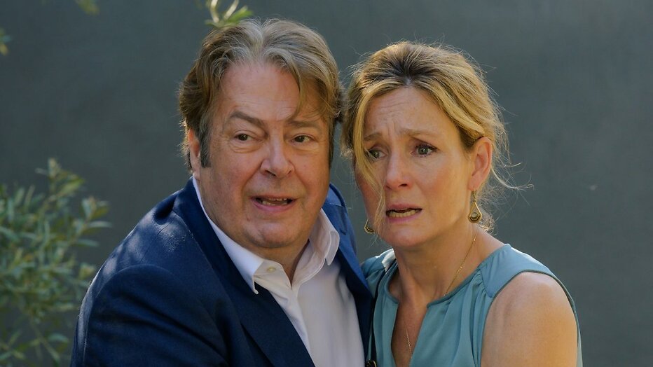 Roger Allam en Nancy Carroll in Murder in Provence Roger Allam en Nancy Carroll in Murder in Provence