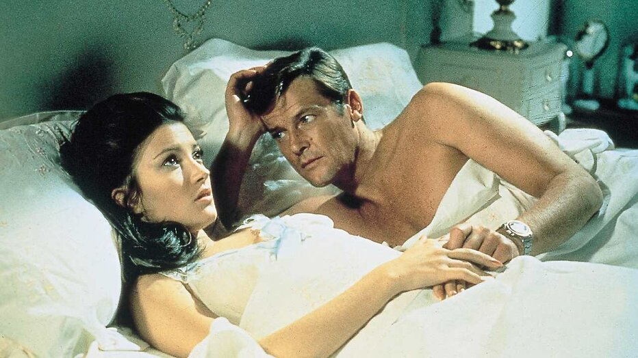 Roger Moore en Jane Seymour in Live and Let Die