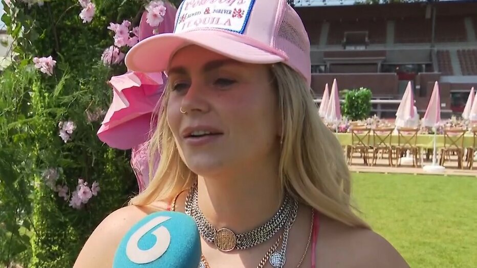 Roxeanne Hazes Roxeanne Hazes