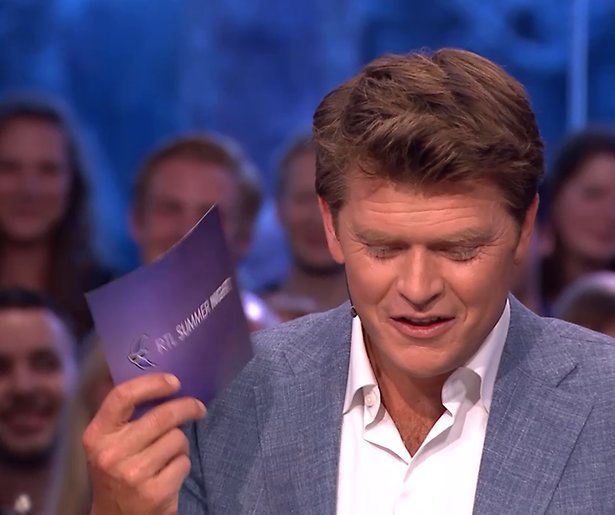 Beau springt in de gracht