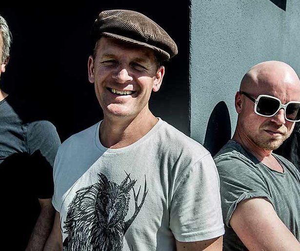 De nieuwe huisband van DWDD is... Racoon 