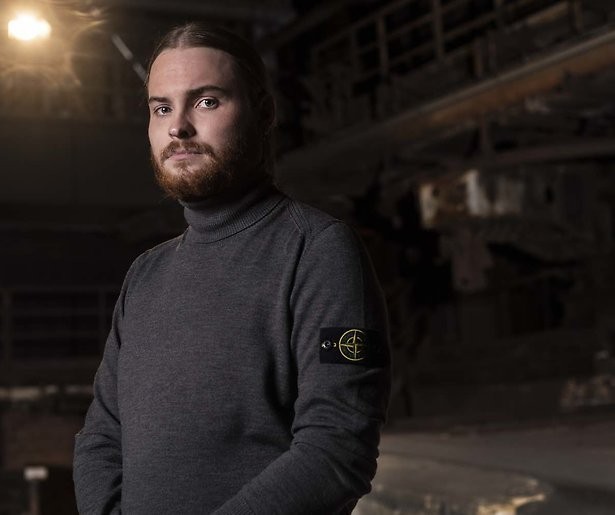 Rapper Donnie helpt vrouwen aan een man in Celebrity Matchmakers op Videoland