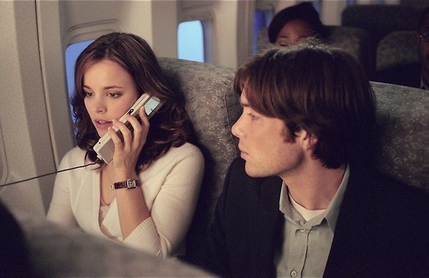 Spannende nachtvlucht voor Rachel McAdams