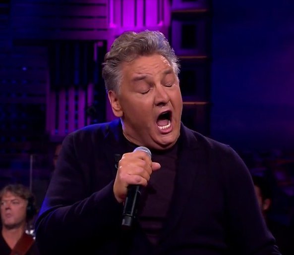 Kijkers versteld door playbackende René Froger bij Carlo's TV Café