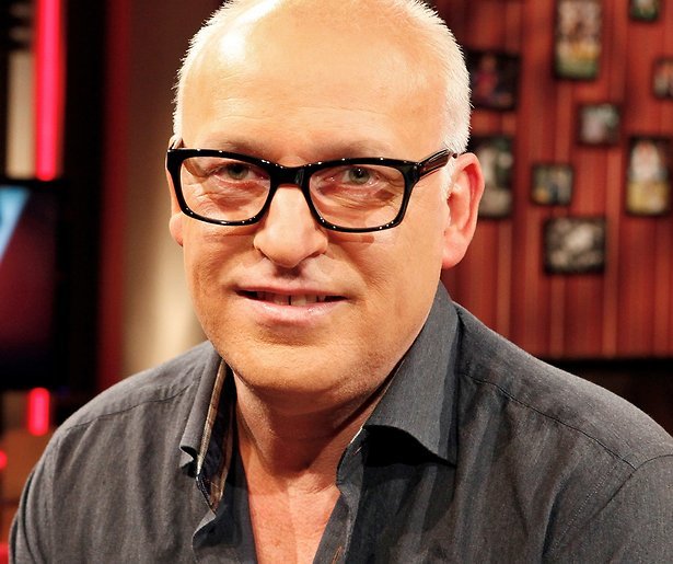 René van der Gijp krijgt groot applaus bij Voetbal International