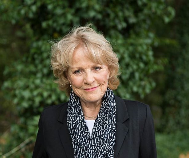 Ria Bremer is tafeldame bij DWDD