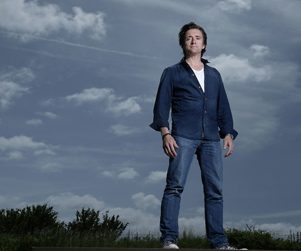 Top Gear-presentator Richard Hammond maakt ernstige val