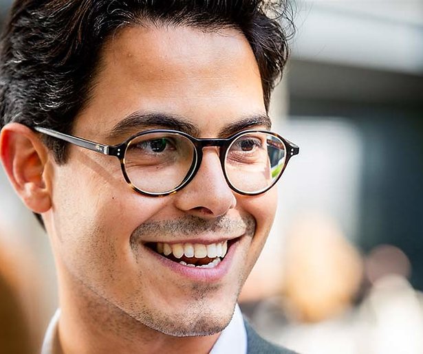 Rob Jetten vanavond zonder bril in programma Tim Hofman 