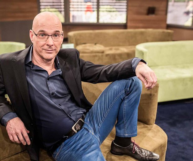 Rob Kamphues in Ecuador gered door KLM