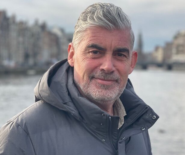 Rob Oudkerk maakt een programma voor de EO over antisemitisme in Nederland