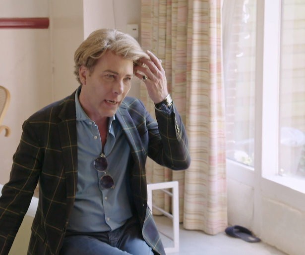 Rogier Smit reageert vorstelijk op pruikloze foto's