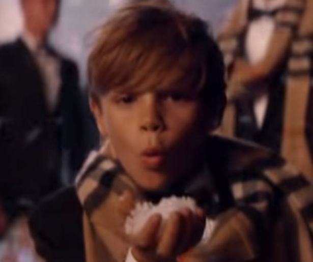YouTube-hit: zoon David Beckham steelt de show in Burberry-reclame