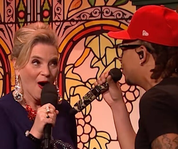 Ronnie Flex duikt op in Met het Mes op Tafel voor verrassingsoptreden