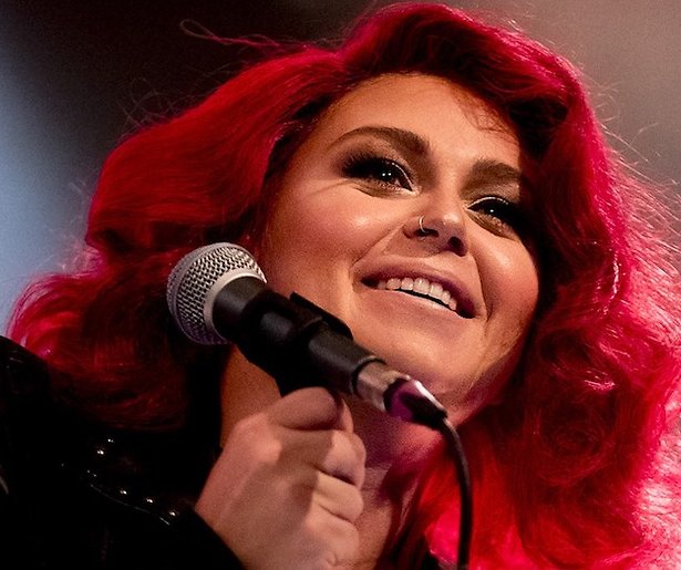Roxeanne Hazes doet mee aan De Slimste Mens