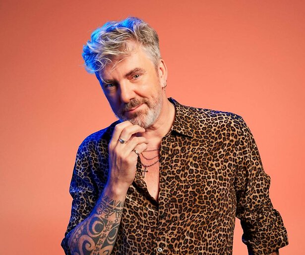 Ruud de Wild kruipt door het oog van de naald