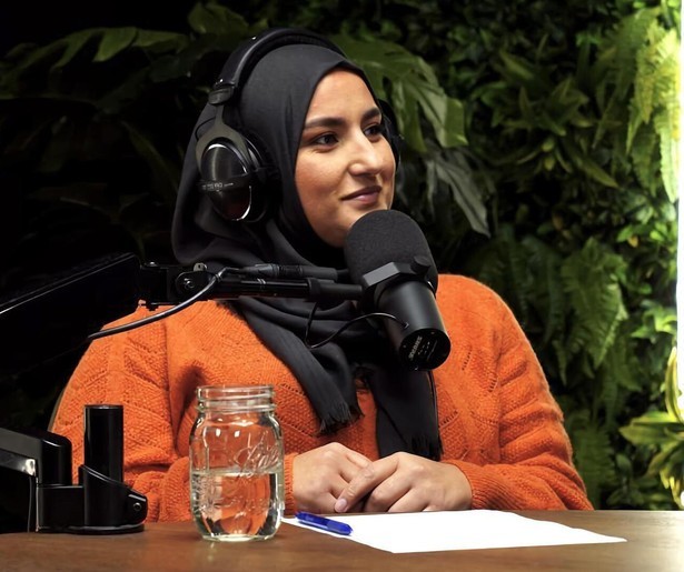 Nora Akachar beleeft presentatiedebuut met Ra Ra Ramadan