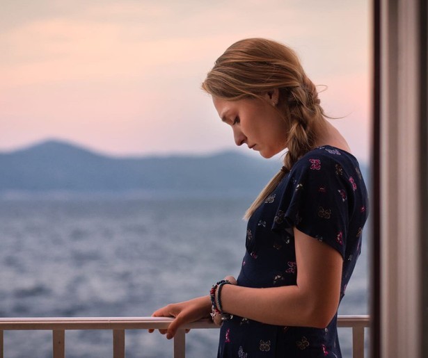 Melody Klaver wil bij haar man zijn in het romantische drama Rafaël