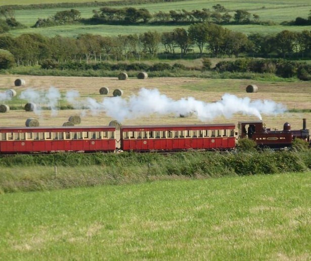 De Rail Away-trein vervolgt in deze herhaling zijn weg richting Costa Verde