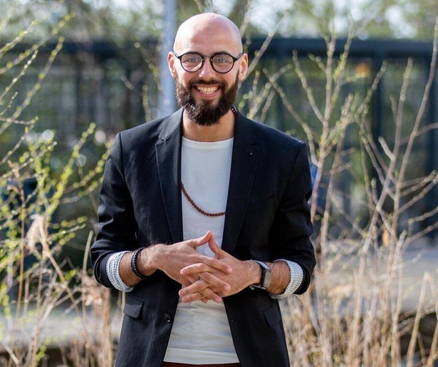 Karim Amghar en Nora Akachar halen persoonlijke verhalen op tijdens de Ramadan