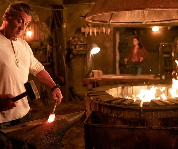 Sylvester Stallone kruipt voor de laatste keer in de huid van John Rambo in Rambo: Last Blood