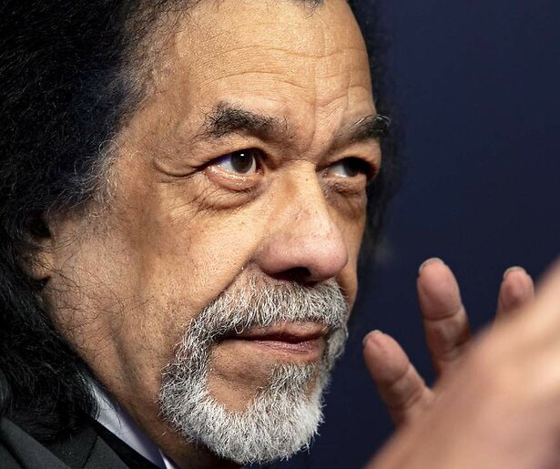 Hypnotiseur Rasti Rostelli krijgt eigen documentaire op Videoland