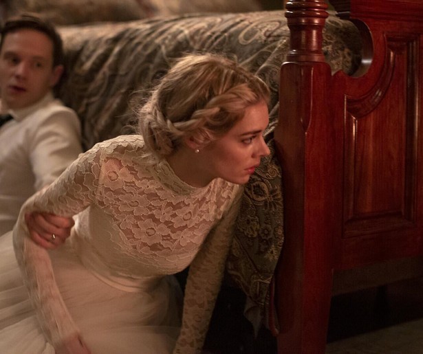 Samara Weaving verstopt zich voor haar bloeddorstige schoonfamilie in Ready or Not