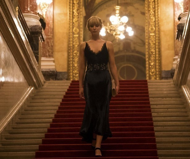 Jennifer Lawrence verleidt en bespioneert met dodelijke precisie in Red Sparrow
