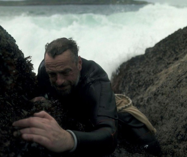 Tom Waes is getuige van een grootscheepse drugssmokkel in Reizen Waes