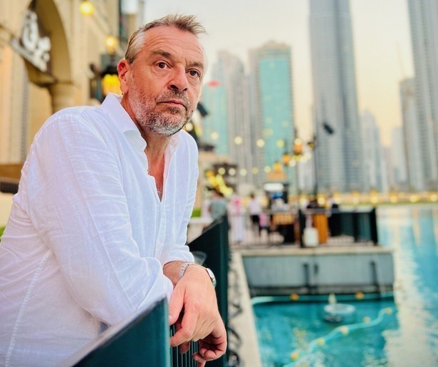 Tom Waes reist af naar het indrukwekkende Dubai