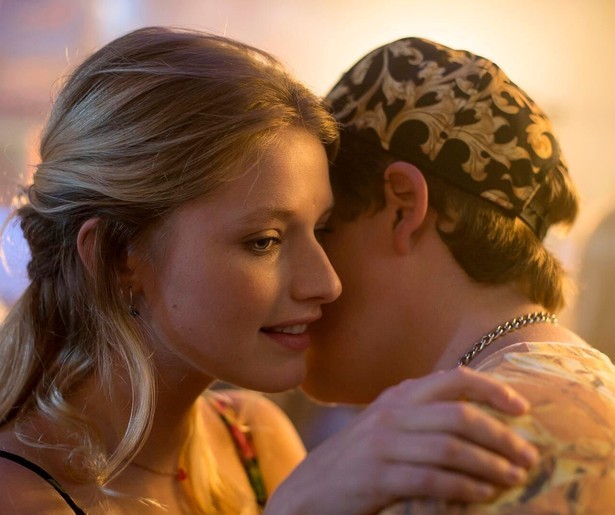 Niek Roozen feest er flink op los in Renesse