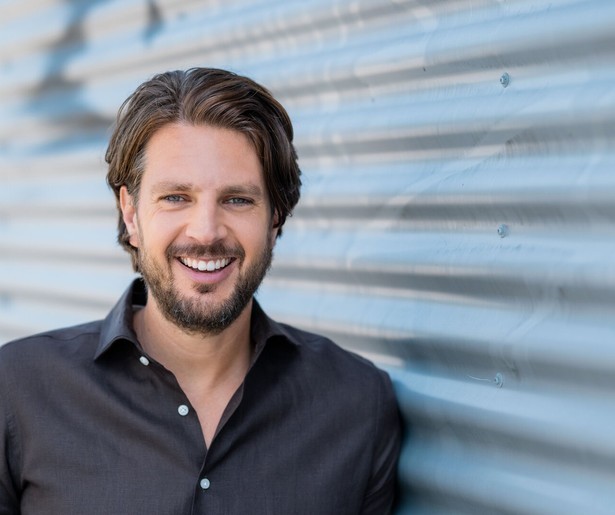 Renze Klamer mag de zomeravonden van RTL4 vullen met zijn talkshow