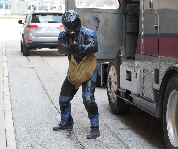 Bruce Willis helpt zijn buurman een handje in Reprisal