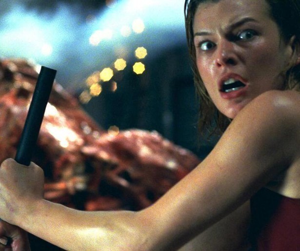 Milla Jovovich knokt met zombies in horrorfilm Resident Evil