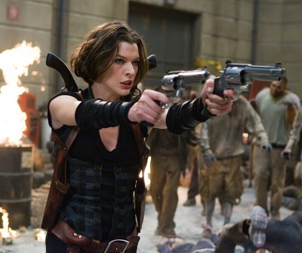 Milla Jovovich blijft maar zombies afknallen in Resident Evil: Afterlife
