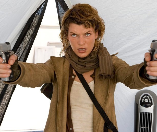 Milla Jovovich staat er niet helemaal alleen voor in Resident Evil: Extinction