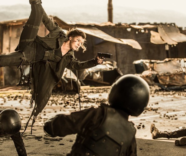 Milla Jovovich knokt verder in Resident Evil: The Final Chapter