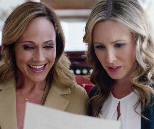 Nikki Deloach gaat duidelijk geen rustige kerst tegemoet in Reunited at Christmas